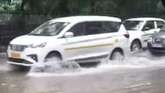 Ghaziabad में लगातार बारिश से धंसी सड़क, बना कई फीट गहरा गड्ढा | Hindi News