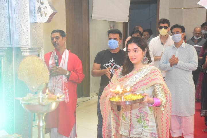 दिव्या की ये तस्वीरे सोशल मीडिया पर खूब वायरल हो रही हैं. (Photo Credit: Manav Manglani)