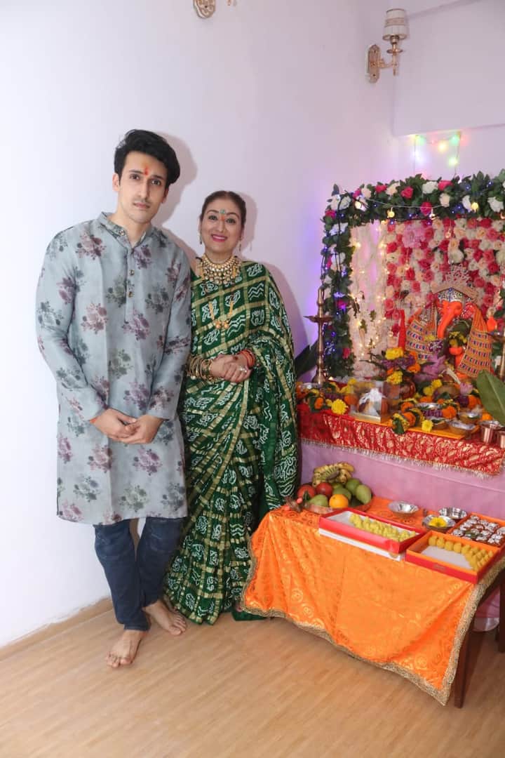 यशवर्धन अपनी फिटनेस का भी पूरा ध्यान रखते हैं और उन्हें देखकर किसी हीरो वाली फीलिंग ही आती है. वहीं अगर यशवर्धन एक्टिंग के बारे में सोच रहे हैं तो रणबीर कपूर को अपने लुक्स से ये तगड़ी टक्कर दे सकते हैं.