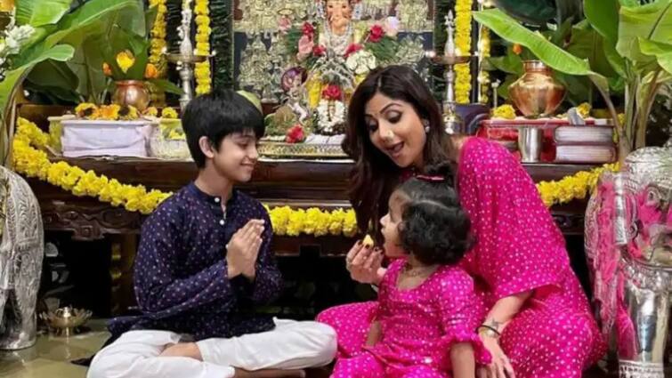 Ganesh Chaturthi 2021: Shilpa Shetty Twins With Daughter Samisha, Shares Happy Family Pics As She Celebrates Festival Without Raj Kundra Ganesh Chaturthi 2021: খুদে কন্যার সঙ্গে ট্যুইনিং, গণেশ চতুর্থী উদযাপনের ছবি পোস্ট শিল্পা শেট্টির