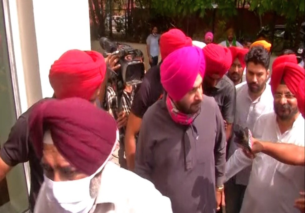 Farmers Protest:ਕਿਸਾਨਾਂ ਦੀ ਕਚਹਿਰੀ 'ਚ ਪੰਜਾਬ ਦੇ ਵੱਡੇ ਲੀਡਰ ਪੇਸ਼, ਮੀਟਿੰਗ ਦਾ ਦੌਰ ਸ਼ੁਰੂ