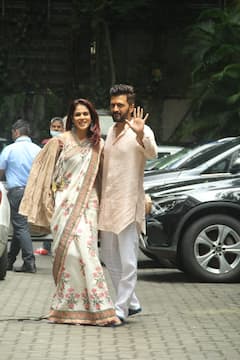 Ganesh Chaturthi 2021: Riteish Deshmukh & Genelia D'Souza Visit Sohail Khan's House To Seek Blessings From Bappa