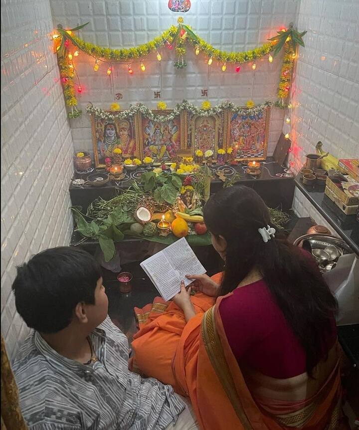 ఎంబీఏ పూర్తి చేసిన అనసూయ తొలిగా న్యూస్ యాంకర్ గా తన కెరీర్ ను ప్రారంభించింది.