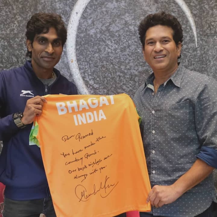 సచిన్ను కలిసిన రోజు రాత్రి తనకు నిద్ర పట్టలేదని ప్రమోద్ తెలిపాడు. Image Credit/ Sachin Tendulkar Facebook