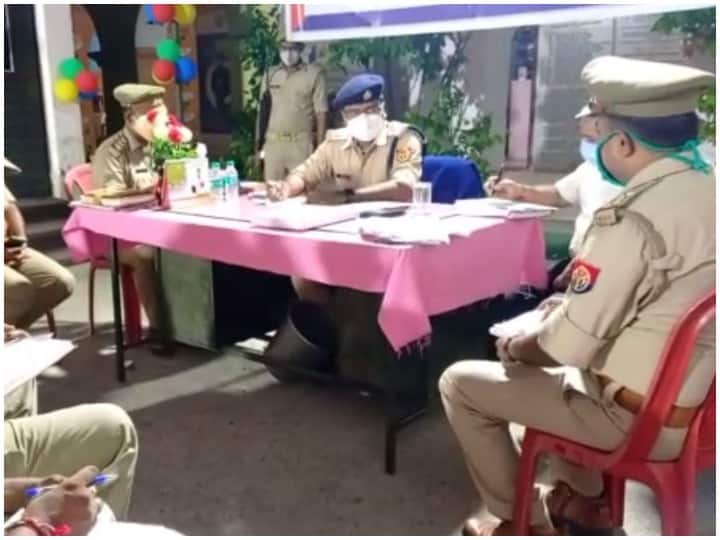 overnight Choupal in Kotwali police station in Gorakhpur ANN Gorakhpur News: गोरखपुर में कोतवाली थाने में रातभर लगी चौपाल, सीटी एसपी ने सुनी फरियादियों की समस्याएं