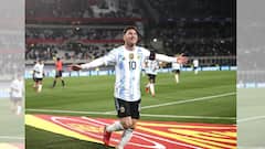 FIFA World Cup Qatar 2022: হ্যাটট্রিক করে পেলের রেকর্ড ভাঙলেন মেসি, কোপা ট্রফি হাতে কেঁদে ফেললেন