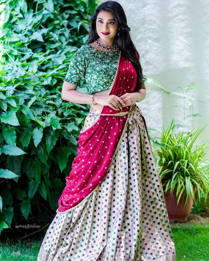 రవి చరణ్ దర్శకత్వంలో అమిత్ తివారి తో జంటగా నల్లమల మరియు శ్రీనివాస్ కౌశిక్ దర్శకత్వంలో క్లిక్ సినిమాలో భాను చందర్ సరసన నటిస్తోంది.