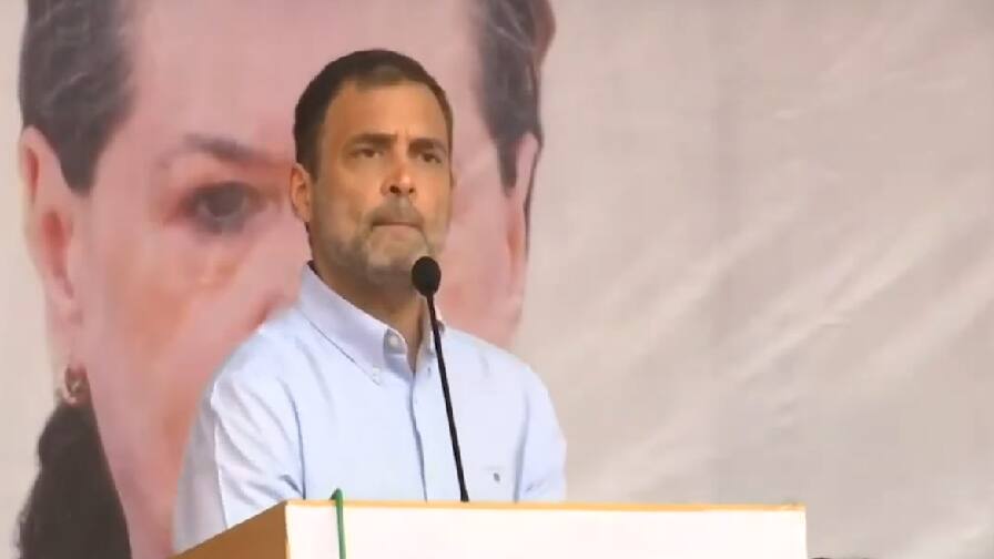 राहुल गांधी बोले- बीजेपी सरकार का &lsquo;विकास&rsquo; ऐसा कि रविवार-सोमवार का फर्क ही खत्म कर दिया