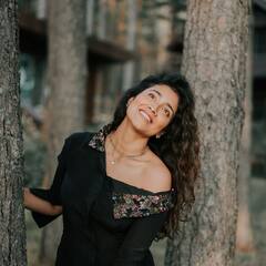 Shriya Saran Birthday : मुख्यमंत्र्यांसमोर तोकड्या कपड्यांमध्ये आल्यानं श्रिया सरन आली होती चर्चेत- काय आहे किस्सा