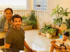 कभी 12 लोगों के साथ कमरा शेयर करते थे Ravi Kishan, आज मुंबई में है 12 कमरों का महल जैसा 20 करोड़ का घर