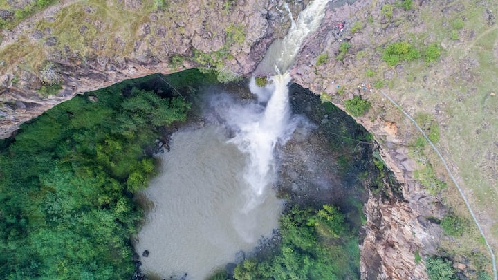 निसर्गाच्या अद्भुत अविष्काराचं रुप मराठवाड्यातही पाहायला मिळतं.  (छायाचित्र-सचिन नलावडे)