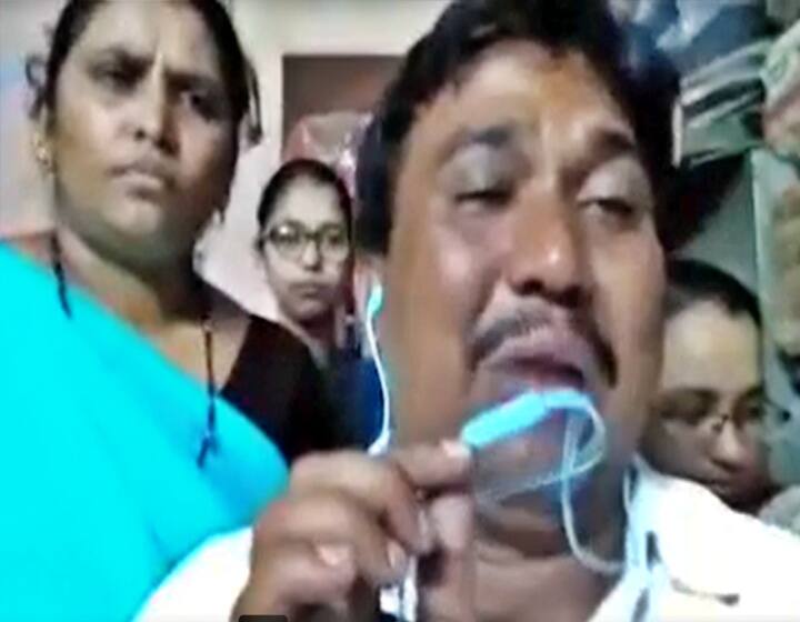 Selfie Video Viral: మైదుకూరు సీఐ బెదిరిస్తున్నారు... కుటుంబంతో సహా సూసైడ్ చేసుకుంటానని సెల్ఫీ వీడియో... ఘటనపై స్పందించిన సీఎం Kadapa district a family selfie video mydukuru ci threatens to kill video viral Selfie Video Viral: మైదుకూరు సీఐ బెదిరిస్తున్నారు... కుటుంబంతో సహా సూసైడ్ చేసుకుంటానని సెల్ఫీ వీడియో... ఘటనపై స్పందించిన సీఎం