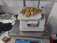 Gold Smuggling | உள்ளாடையில் வைத்து கடத்தப்பட்ட 1369 கிராம் தங்க பேஸ்ட்.. கடத்தல்காரர்கள் சிக்கியது எப்படி?