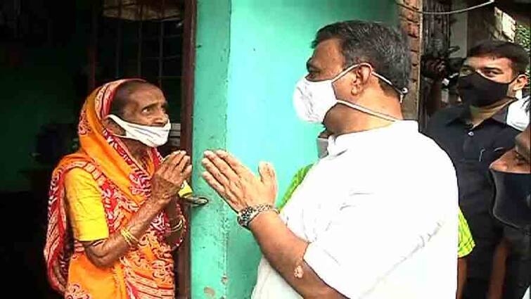 Bhawanipur Firhad hakim  begins campaigning for Mamata in by-elections, door-to-door conversation উপনির্বাচনে মমতার হয়ে প্রচার শুরু ফিরহাদের, বাড়ি বাড়ি ঘুরে কথোপকথন পরিবহণমন্ত্রীর
