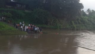 સુરત:  માંગરોળના મોટા બોરસરા ગામે ગણપતિ વિસર્જન કરવા ગયેલા 3 યુવકો નદીમાં ડૂબ્યા