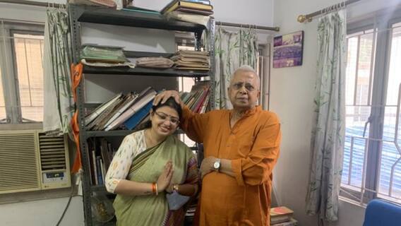 WB By-Poll: ‘আশীর্বাদ চাইতে’ তথাগত রায়ের সঙ্গে সাক্ষাৎ ভবানীপুরের বিজেপি প্রার্থীর | Bangla News