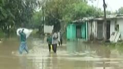 વડોદરાઃ મોડી રાતથી અત્યાર સુધી ચાર ઈંચ વરસાદ, ગ્રામ્ય વિસ્તારમાં લોકોના ઘરોમાં ભરાયા પાણી