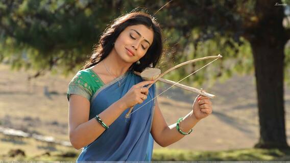 Shriya Saran Pic: నల్లని మబ్బుల్లో చందమామలా బ్లాక్ టాప్లో మెరిసిపోతున్న శ్రియ Shriya Saran Pic: నల్లని మబ్బుల్లో చందమామలా బ్లాక్ టాప్లో మెరిసిపోతున్న శ్రియ
