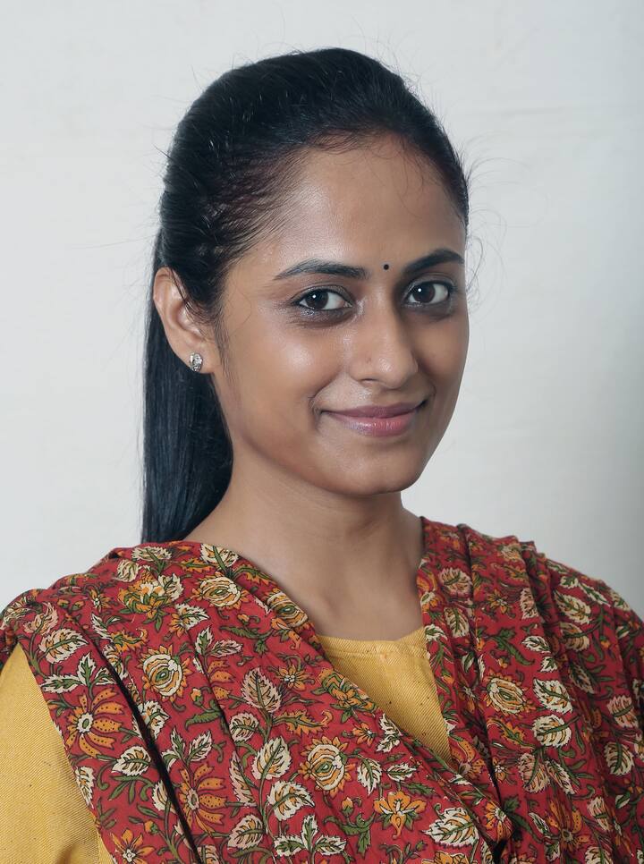 ছবিতে দীপার চরিত্রে অভিনয় করছেন রায়তি ভট্টাচার্য।