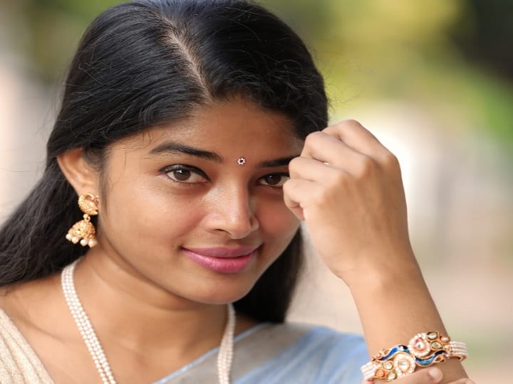 பொன்னி நதிக்கரையோரம் மன்னன் நினைவில் கண் இமைகள் மூடாது கன்னி இருந்தேன்