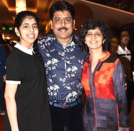 Taarak Mehta aka Shailesh Lodha- शैलेश लोढ़ा, इस शो में 'तारक मेहता' की भूमिका निभा रहे हैं, उनकी पत्नी का नाम स्वाति है.