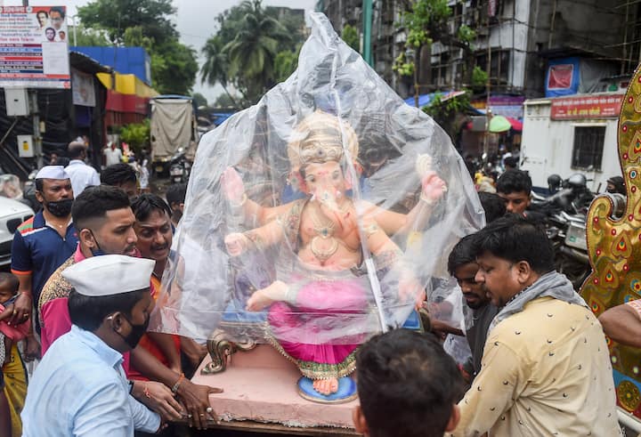 भारत में, अपने शुभ कार्यों में आने वाली किसी भी बाधा को दूर करने के लिए भगवान गणेश की सर्वप्रथम अराधना की जाती है. इसी कारण से उन्हें विघ्नहर्ता भी कहा जाता है.