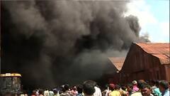 Garden reach Fire: দেড়ঘণ্টাতেও নেভেনি গার্ডেনরিচের আগুন, ধোঁয়ায় ঢেকেছে এলাকা| Bangla News