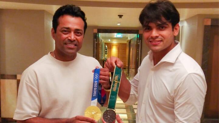 কিছুদিন আগেই তারকা টেনিস তারকা লিয়েন্ডার পেজের সঙ্গে দেখা গিয়েছিল নীরজ চোপড়াকে। (ছবি সৌজন্যে নীরজের ট্যুইটার)