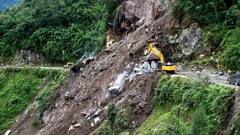 Uttarakhand: नेशनल हाईवे पर जबरदस्त लैंडस्लाइड, पानी के साथ बहकर आया मलबा | Hindi News
