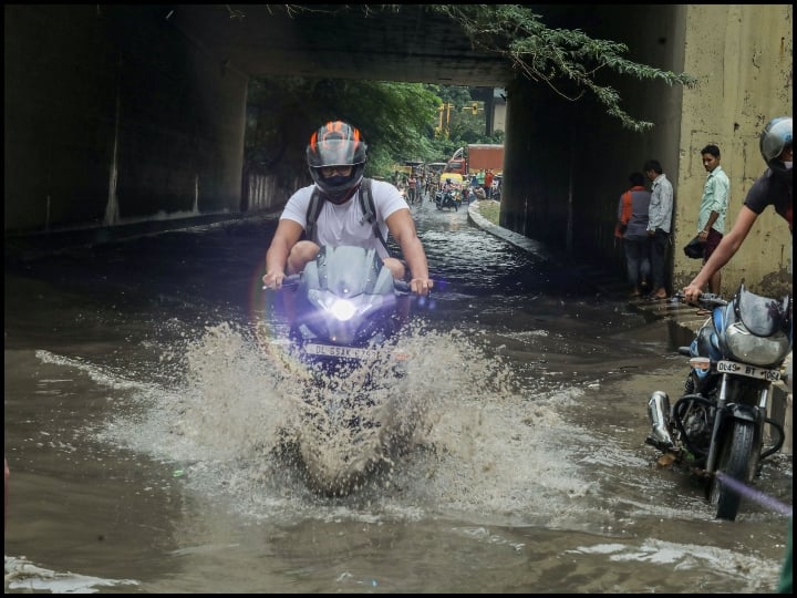 इस साल सितंबर में हुई बारिश पिछले साल की तुलना में काफी विपरीत रही है. पिछले साल सितंबर में दिल्ली में सामान्य 129.8 मिमी के मुकाबले 20.9 मिमी वर्षा हुई थी. (तस्वीर: पीटीआई)