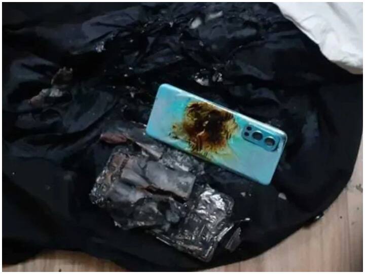 OnePlus Nord 2 smartphone exploded in user's pocket during work, know what is the whole matter काम के दौरान यूजर की जेब में फटा OnePlus Nord 2 स्मार्टफोन, कंपनी ने दी ये सफाई