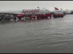 Waterlogging in Delhi: तेज बारिश के चलते IGI एयरपोर्ट में हुआ जलभराव, कई उड़ानों का रूट किया गया डायवर्ट