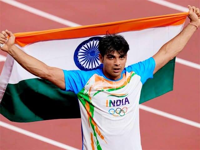 नीरजनं म्हटलंय की, आई- वडिलांना आज पहिल्यांदा विमानात बसवलं. सर्वांचे आशिर्वाद आणि प्रेमासाठी नेहमी आभारी राहिल. (Photo:Neeraj Chopra/FB)