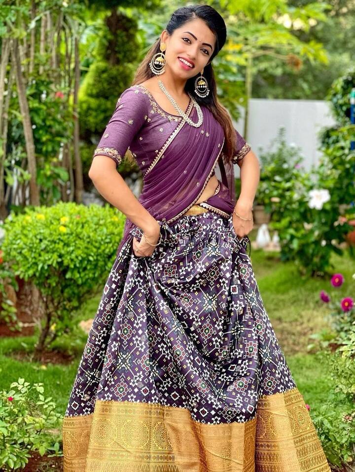 (Photo Courtesy : Instagram) నవ్యాస్వామి, తన కోస్టార్ రవితో క్లోజ్ గా ఉంటున్నారనే రూమర్లు ఉన్నాయి. ఆ రూమర్లకు చెక్ పెట్టింది నవ్య. తాము కేవలం స్నేహితులమని చెప్పింది.