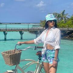 यलो बिकिनी में Sara Ali Khan ने दिए ऐसे पोज़, देखने वालों की थम गईं सांसें, क्या आपने देखीं तस्वीरें