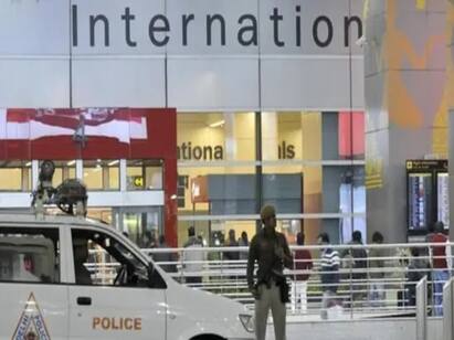 bomb threat to air india flight from london like twin tower attack இரட்டை கோபுர தாக்குதல் போல நடக்கும்... டெல்லி விமானத்துக்கு வந்த வெடிகுண்டு மிரட்டல்!