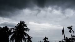 Weather: ঘূর্ণাবর্ত থেকে তৈরি নিম্নচাপ, কাল থেকে দক্ষিণবঙ্গে বাড়বে বৃষ্টি| Bangla News