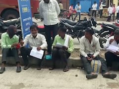 लातूरमध्ये नैसर्गिक संकटानंतर महा ई-सेवा केंद्र चालकांकडून शेतकऱ्यांची फसवणूक, शेकडो शेतकऱ्यांना आर्थिक फटका