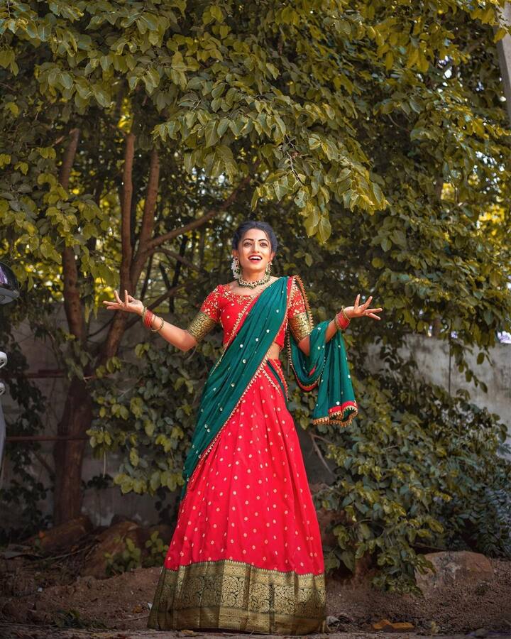 (Photo Courtesy : Instagram) నా పేరు మీనాక్షి సీరియల్ తో తెలుగు ప్రజలకు చేరువైంది నటి నవ్యాస్వామి.