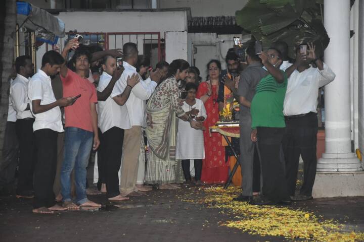 As the festival is being widely celebrated all over the country, Shilpa also brought home Ganpati Bappa and celebrated the festival with her son Viaan and daughter Samisha. (Image courtesy – Manav Manglani)