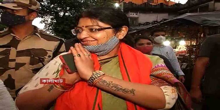 Bhabanipur bypoll: Before the start of the campaign, Priyanka,  BJP candidate Priyanka Tibrewal from Bhabanipur offers prayer at the Kalighat temple Priyanka Tibrewal: প্রচার শুরুর আগে কালীঘাট মন্দিরে পুজো দিলেন ভবানীপুরের বিজেপি প্রার্থী প্রিয়ঙ্কা