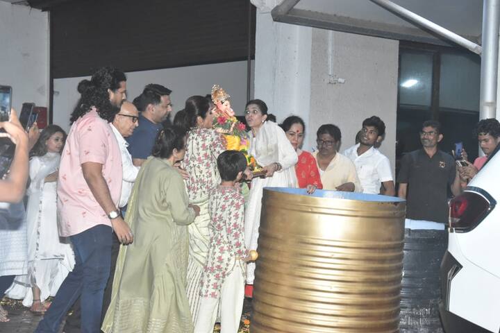 Shilpa was also trolled for bringing home Ganpati Bappa and celebrating Ganesh Chaturthi while her husband Raj Kundra is behind the bars. Some people also appreciated for keeping the tradition alive. (Image courtesy – Manav Manglani)