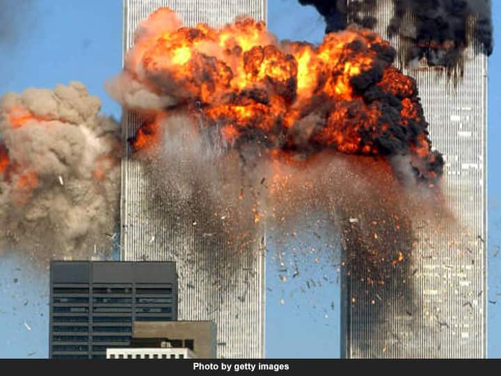 अमेरिकेवरील सर्वात मोठ्या दहशतवादी हल्ल्याला आज 20 वर्षे पूर्ण झाली. 11 सप्टेंबर हा दिवस अमेरिकेतील लोक कधीही विसरू शकणार नाहीत.(photo by getty images)