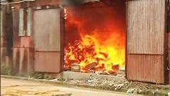 Garden Reach Fire: হাওয়ায় বাড়ছে আগুনের তীব্রতা, শোনা যাচ্ছে বিস্ফোরণের শব্দ| Bangla News