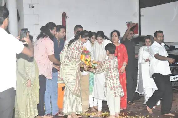 পোস্ট শেয়ার করে শিল্পা লিখেছেন, ওম গণ গণপতায় নমো নমোহ! শ্রী সিদ্ধিবিনায়ক নমো নমোহ!অষ্ট বিনায়ক নমো নমোহ! গণপতি বাপ্পা মোরিয়া!