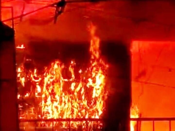 औरंगाबाद: कपड़े की दुकान में लगी भीषण आग, 50 लाख रुपये से अधिक का हुआ नुकसान