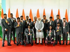 PM Meets Paralympians: पीएम मोदी ने पैरालंपिक खिलाड़ियों से मुलाकात कर बढ़ाया उनका हौसला, देखें ये खास तस्वीरें