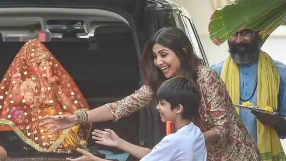 Shilpa Shetty bids farewell to Ganpati at Ganesh Visarjan | Watch visuals
