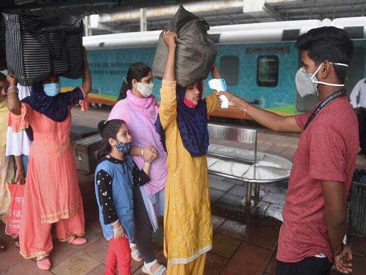 Coronavirus Today india reports 11466 new cases and 460 deaths in last 24 hours Coronavirus Today : देशात गेल्या 24 तासांत कोरोनाच्या 11,466 दैनंदिन रुग्णांची नोंद; 460 मृत्यू