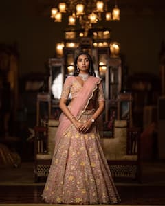 Shivathmika Latest Photos: నీ జీన్స్ ప్యాంటు చూసి బుల్లెమ్మో.. నీ చీరకట్టు చూసి చిన్నమ్మో!